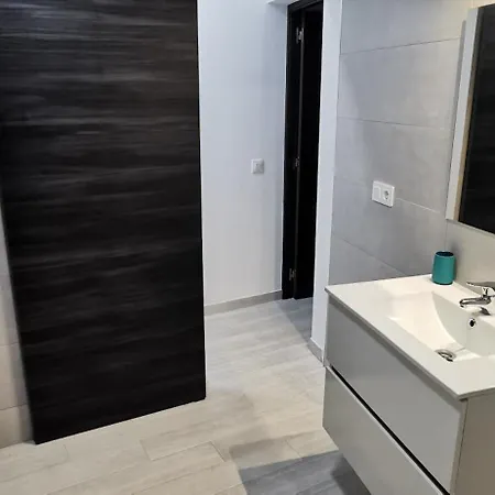 Situacion Inmejorable. Centrico Y Tranquilo Apartamento