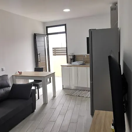 Situacion Inmejorable. Centrico Y Tranquilo Apartamento